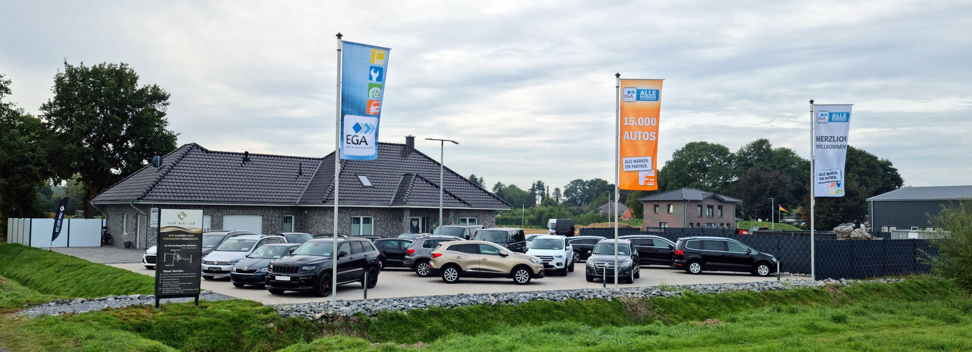 Fahrzeugbestand und Gebäude von Your Next Car